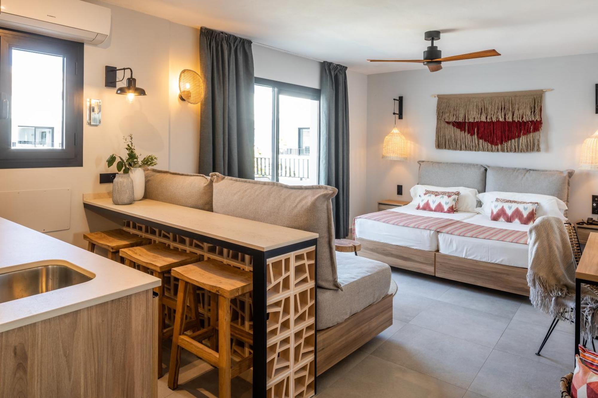 Aparthotel Casita Blanca - Adults Only San Antonio  Exteriör bild